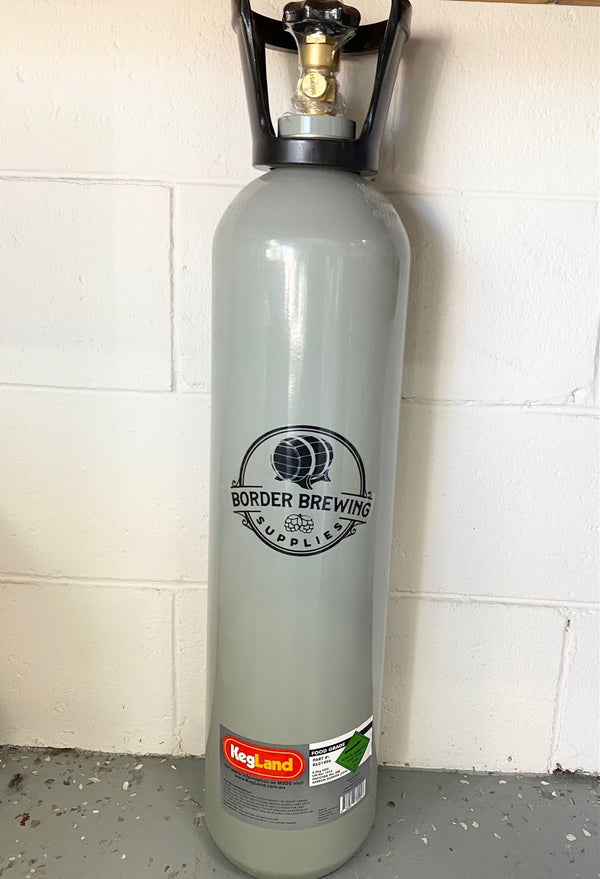 6kg Gas Bottle Cylinder Keg Kegerator CO2 Beer CO2 Gas Cylinder 6kg Gas Bottle comes FULL ready to use With a cylinder shut-off valve this tank can dispense up to 1000L of beer.  Or up to 500L of carbonating & dispensing if used for homebrewing purposes
